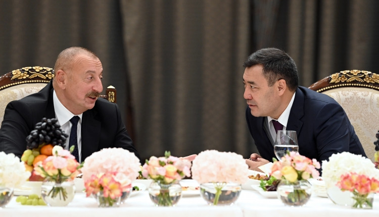 Qırğızıstan Prezidenti Sadır Japarovun adından Azərbaycan Prezidenti İlham Əliyevin şərəfinə rəsmi qəbul təşkil edilib<font color='red'> - YENİLƏNİB</font><font color=red> - FOTOLAR</font>