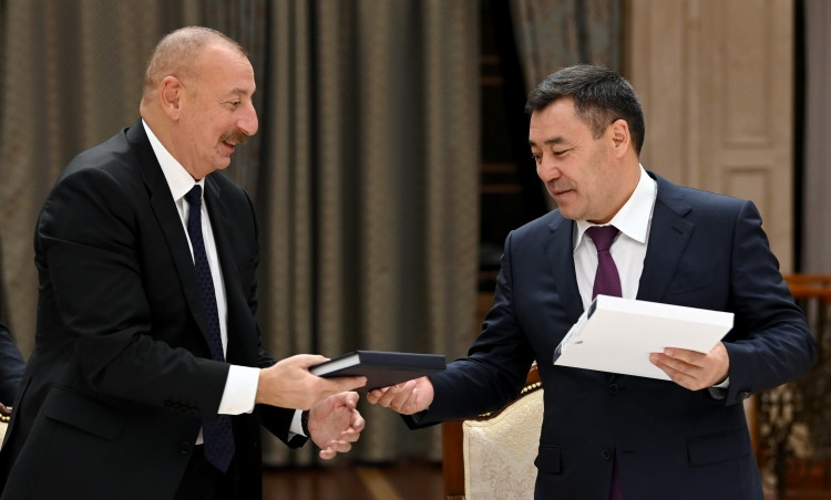 Qırğızıstan Prezidenti Sadır Japarovun adından Azərbaycan Prezidenti İlham Əliyevin şərəfinə rəsmi qəbul təşkil edilib<font color='red'> - YENİLƏNİB</font><font color=red> - FOTOLAR</font>