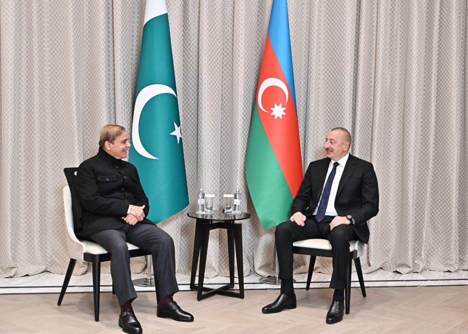 Azərbaycan Prezidenti İlham Əliyevin Astanada Pakistanın Baş naziri ilə görüşü olub<font color='red'> - YENİLƏNİB</font><font color=red> - FOTOLAR</font>