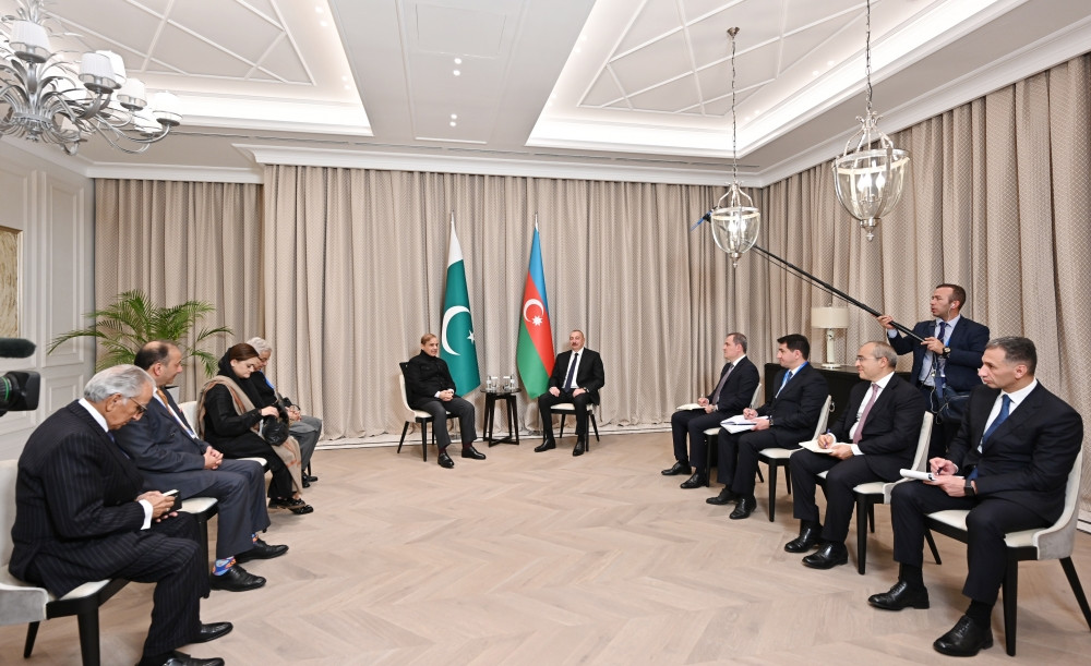 Azərbaycan Prezidenti İlham Əliyevin Astanada Pakistanın Baş naziri ilə görüşü olub<font color='red'> - YENİLƏNİB</font><font color=red> - FOTOLAR</font>