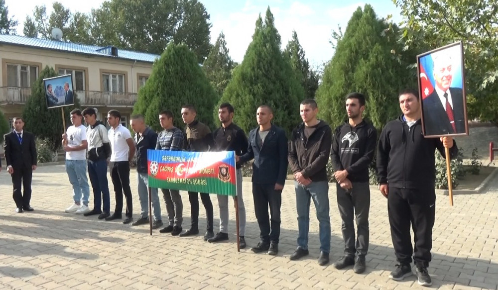 Naxçıvanda gənclər hərbi xidmətə yola salınıb<font color=red> - FOTOLAR</font>