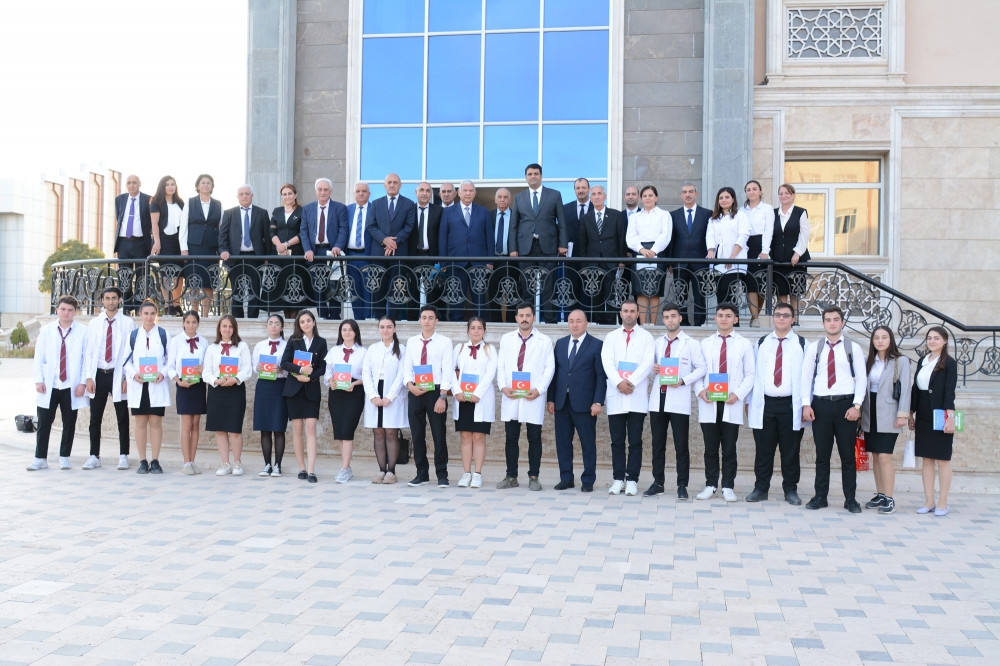 NDU-da “Ümumi cərrahlıq” adlı dərsliyin təqdimatı olub<font color=red> - FOTOLAR</font>