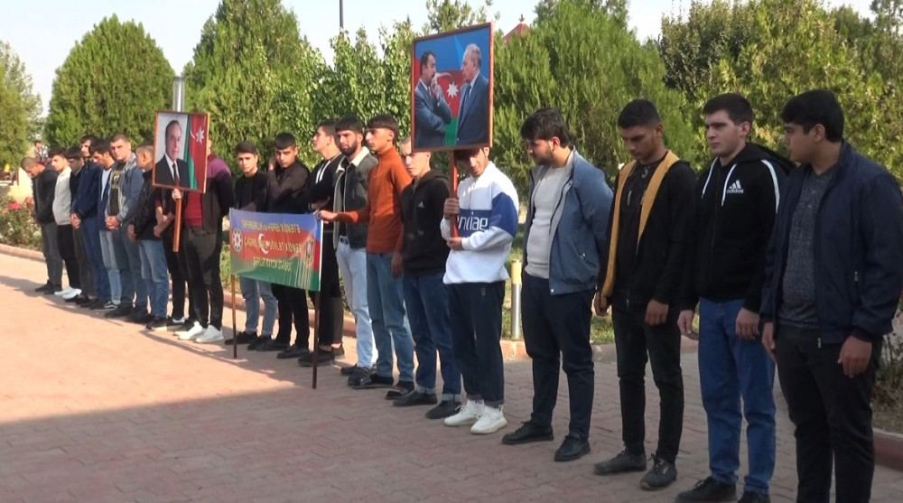 Çağırışçılar hərbi xidmətə yola salınıblar<font color=red> - FOTOLAR</font>