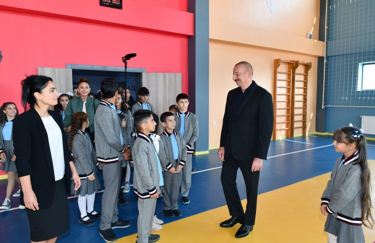 Prezident İlham Əliyev və birinci xanım Mehriban Əliyeva Zəngilanın Ağalı kəndində sakinlərlə görüşüblər<font color='red'> - YENİLƏNİB</font><font color=red> - FOTOLAR</font>