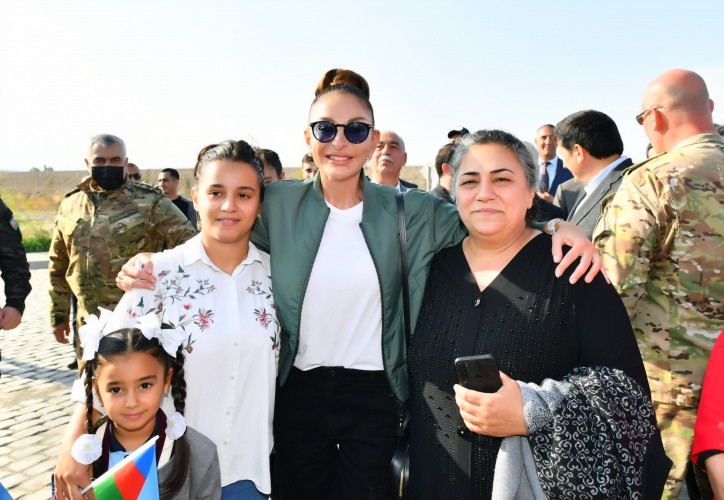 Prezident İlham Əliyev və birinci xanım Mehriban Əliyeva Zəngilanın Ağalı kəndində sakinlərlə görüşüblər<font color='red'> - YENİLƏNİB</font><font color=red> - FOTOLAR</font>