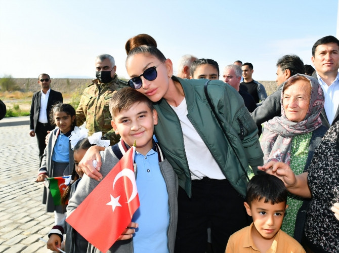 Prezident İlham Əliyev və birinci xanım Mehriban Əliyeva Zəngilanın Ağalı kəndində sakinlərlə görüşüblər<font color='red'> - YENİLƏNİB</font><font color=red> - FOTOLAR</font>