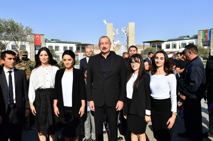 Prezident İlham Əliyev və birinci xanım Mehriban Əliyeva Zəngilanın Ağalı kəndində sakinlərlə görüşüblər<font color='red'> - YENİLƏNİB</font><font color=red> - FOTOLAR</font>