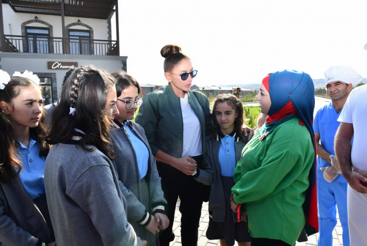 Prezident İlham Əliyev və birinci xanım Mehriban Əliyeva Zəngilanın Ağalı kəndində sakinlərlə görüşüblər<font color='red'> - YENİLƏNİB</font><font color=red> - FOTOLAR</font>