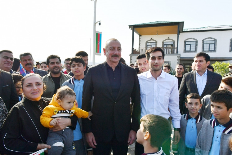 Prezident İlham Əliyev və birinci xanım Mehriban Əliyeva Zəngilanın Ağalı kəndində sakinlərlə görüşüblər<font color='red'> - YENİLƏNİB</font><font color=red> - FOTOLAR</font>
