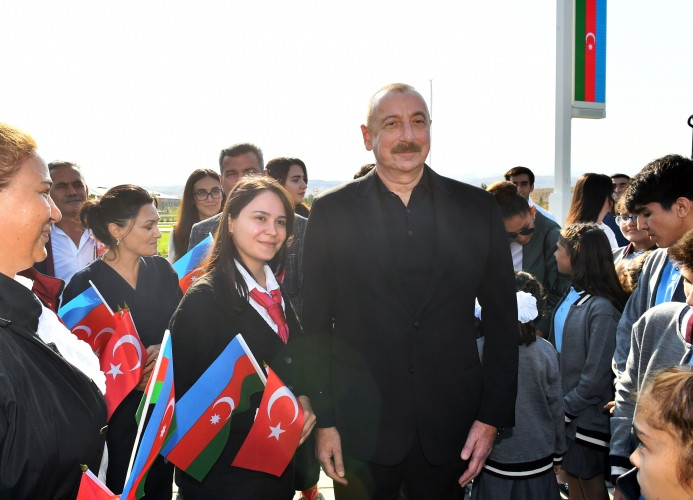 Prezident İlham Əliyev və birinci xanım Mehriban Əliyeva Zəngilanın Ağalı kəndində sakinlərlə görüşüblər<font color='red'> - YENİLƏNİB</font><font color=red> - FOTOLAR</font>