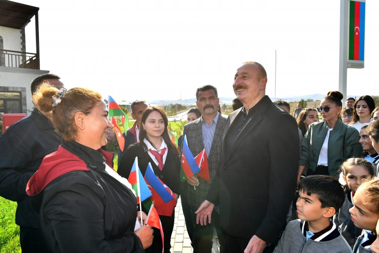 Prezident İlham Əliyev və birinci xanım Mehriban Əliyeva Zəngilanın Ağalı kəndində sakinlərlə görüşüblər<font color='red'> - YENİLƏNİB</font><font color=red> - FOTOLAR</font>