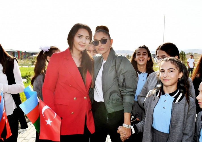 Prezident İlham Əliyev və birinci xanım Mehriban Əliyeva Zəngilanın Ağalı kəndində sakinlərlə görüşüblər<font color='red'> - YENİLƏNİB</font><font color=red> - FOTOLAR</font>