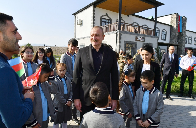 Prezident İlham Əliyev və birinci xanım Mehriban Əliyeva Zəngilanın Ağalı kəndində sakinlərlə görüşüblər<font color='red'> - YENİLƏNİB</font><font color=red> - FOTOLAR</font>