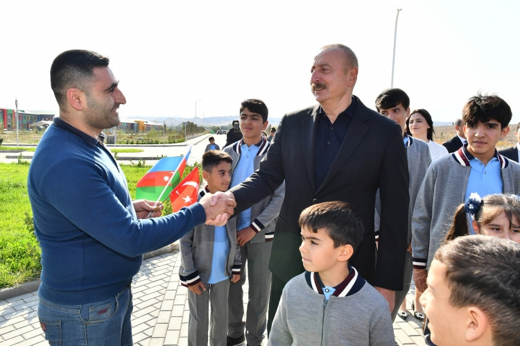 Prezident İlham Əliyev və birinci xanım Mehriban Əliyeva Zəngilanın Ağalı kəndində sakinlərlə görüşüblər<font color='red'> - YENİLƏNİB</font><font color=red> - FOTOLAR</font>