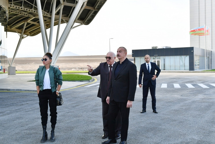 Prezident İlham Əliyev və birinci xanım Mehriban Əliyeva Zəngilan Beynəlxalq Hava Limanında yaradılan şəraitlə tanış olublar<font color='red'> - YENİLƏNİB</font><font color=red> - FOTOLAR</font>