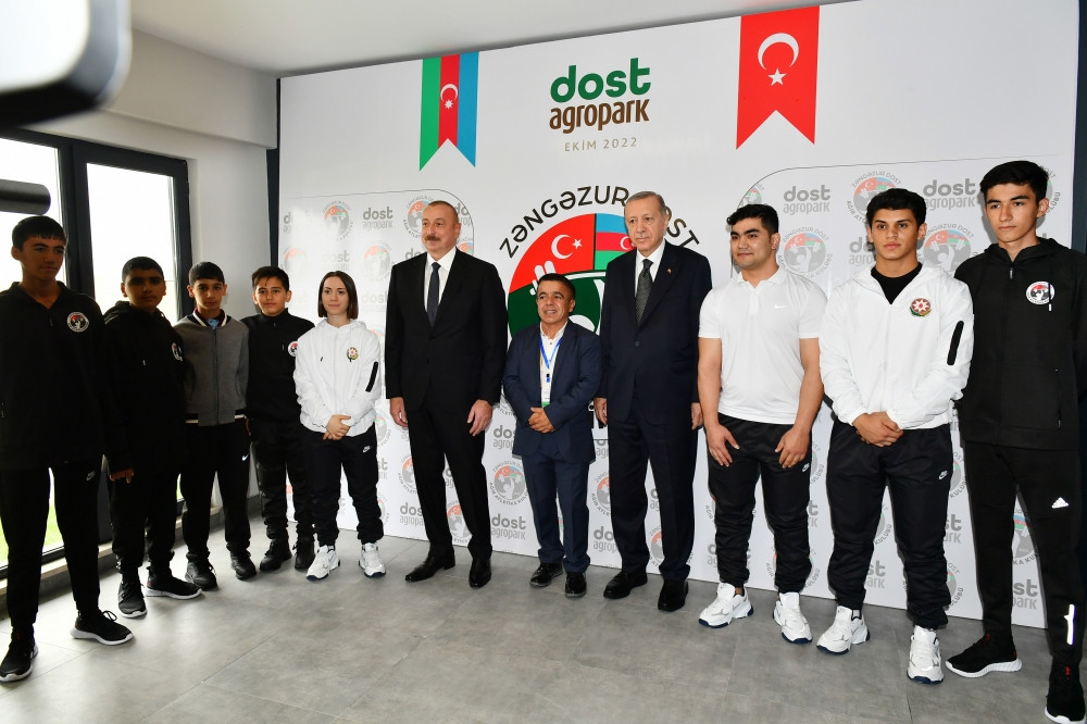 Azərbaycan və Türkiyə prezidentləri Zəngilanda “Dost Aqropark” ağıllı kənd təsərrüfatı kompleksinin birinci mərhələsinin açılışında iştirak ediblər<font color='red'> - YENİLƏNİB</font><font color=red> - FOTOLAR</font>