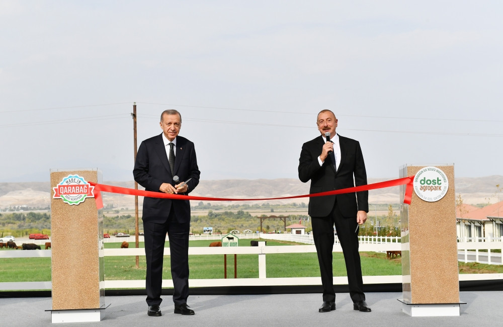 Azərbaycan və Türkiyə prezidentləri Zəngilanda “Dost Aqropark” ağıllı kənd təsərrüfatı kompleksinin birinci mərhələsinin açılışında iştirak ediblər<font color='red'> - YENİLƏNİB</font><font color=red> - FOTOLAR</font>