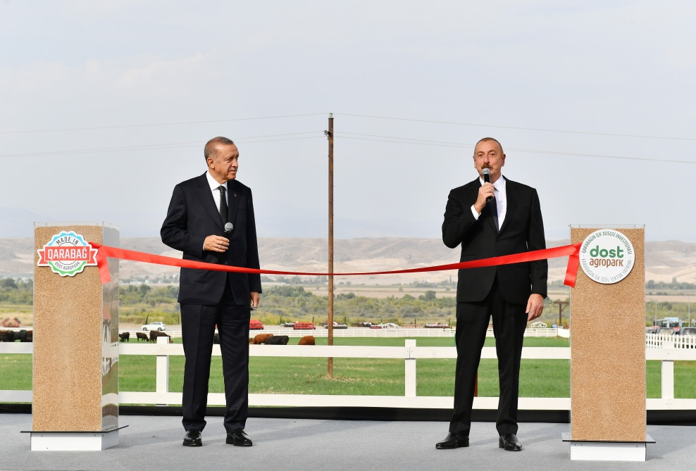 Azərbaycan və Türkiyə prezidentləri Zəngilanda “Dost Aqropark” ağıllı kənd təsərrüfatı kompleksinin birinci mərhələsinin açılışında iştirak ediblər<font color='red'> - YENİLƏNİB</font><font color=red> - FOTOLAR</font>