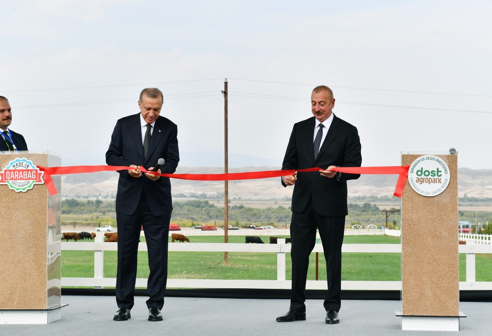 Azərbaycan və Türkiyə prezidentləri Zəngilanda “Dost Aqropark” ağıllı kənd təsərrüfatı kompleksinin birinci mərhələsinin açılışında iştirak ediblər<font color='red'> - YENİLƏNİB</font><font color=red> - FOTOLAR</font>