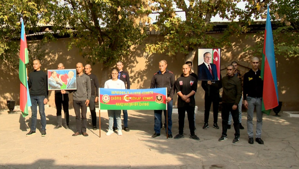 Naxçıvanda gənclər ordu sıralarına yola salınıb<font color=red> - FOTOLAR</font>