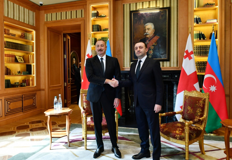 Azərbaycan Prezidenti İlham Əliyevin Gürcüstanın Baş naziri İrakli Qaribaşvili ilə təkbətək görüşü başlayıb<font color='red'> - YENİLƏNİB</font><font color=red> - FOTOLAR</font>