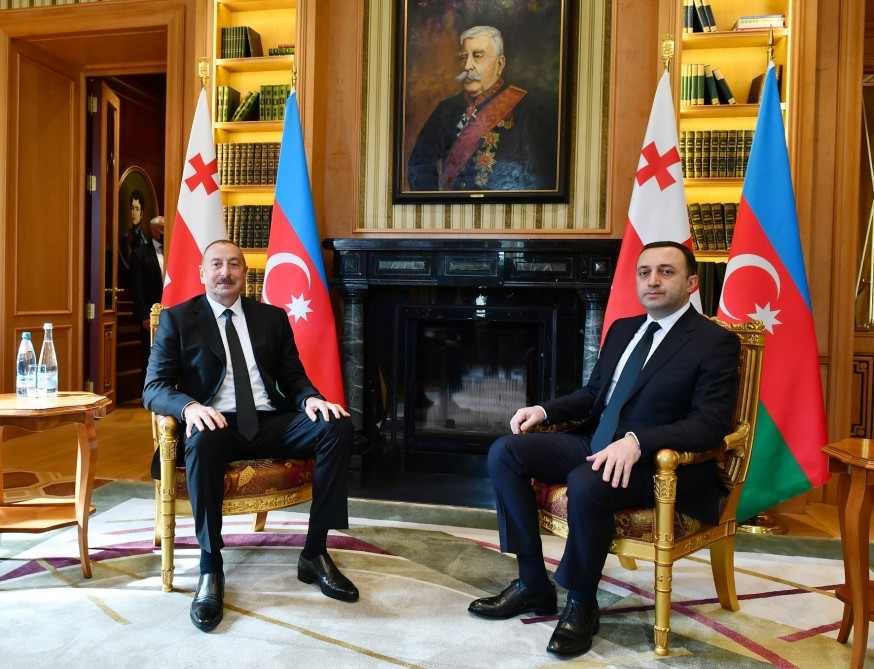 Azərbaycan Prezidenti İlham Əliyevin Gürcüstanın Baş naziri İrakli Qaribaşvili ilə təkbətək görüşü başlayıb<font color='red'> - YENİLƏNİB</font><font color=red> - FOTOLAR</font>