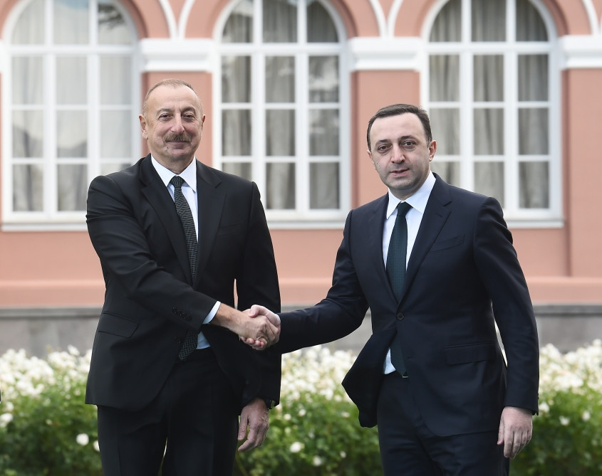 Azərbaycan Prezidenti və Gürcüstanın Baş naziri mətbuata bəyanatlarla çıxış ediblər <font color='red'> - YENİLƏNİB 2</font><font color=red> - FOTOLAR</font>