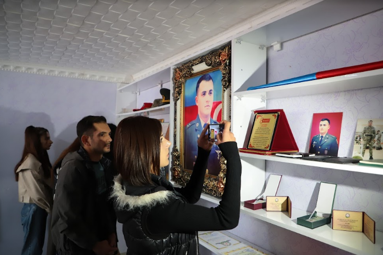 Gənclər şəhid ailələri ilə görüşüblər<font color=red> - FOTOLAR</font>