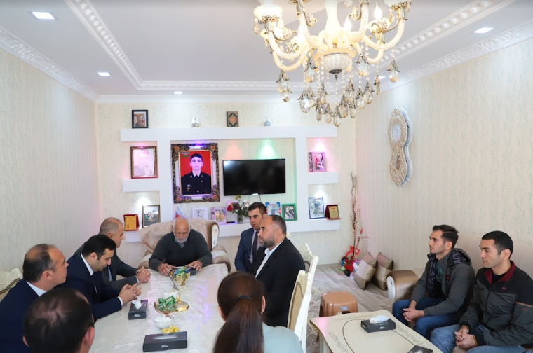 Gənclər şəhid ailələri ilə görüşüblər<font color=red> - FOTOLAR</font>
