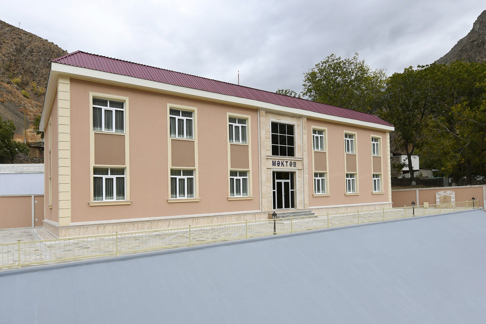 Pəzməri kənd ümumi orta məktəbi istifadəyə verilib<font color=red> - FOTOLAR</font>