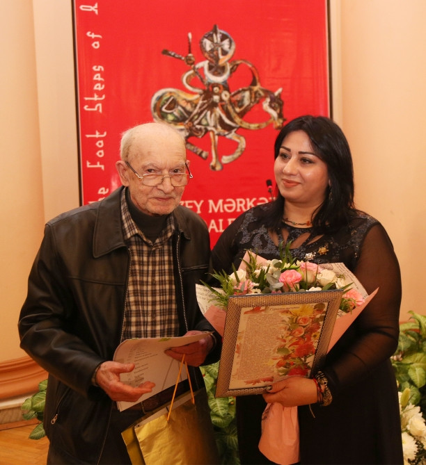Əməkdar rəssam Ülviyyə Həmzəyevanın “Əcdadların izi ilə” adlı fərdi sərgisi açılıb<font color=red> - FOTOLAR</font>