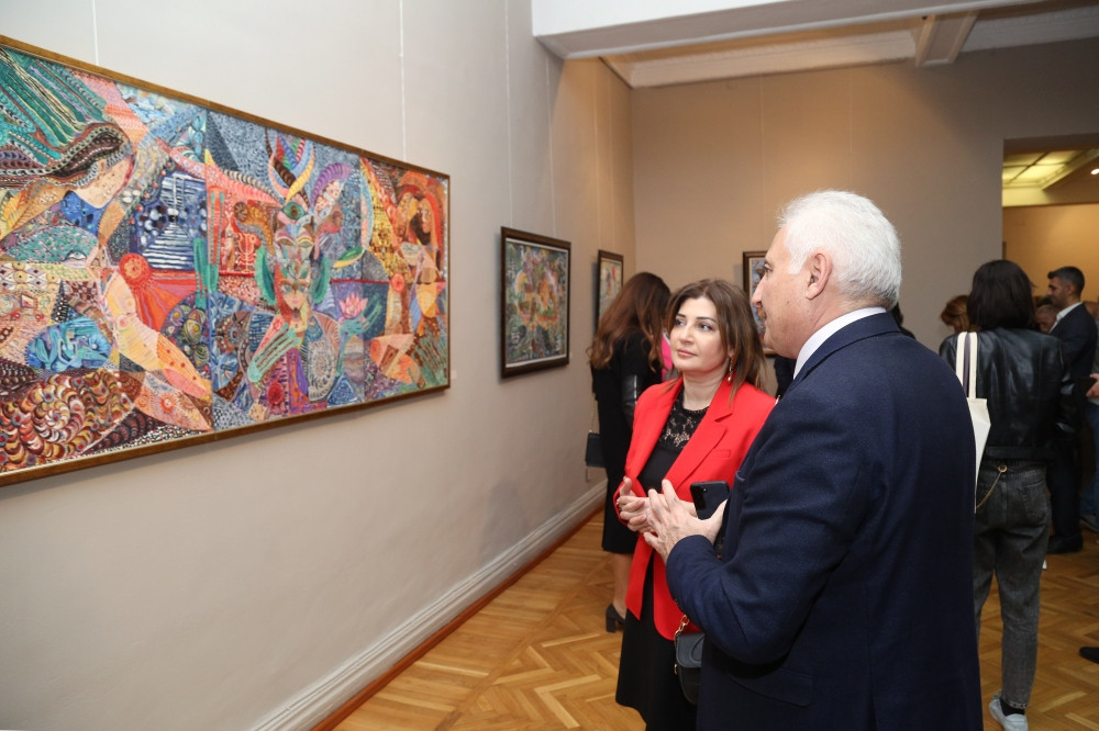 Əməkdar rəssam Ülviyyə Həmzəyevanın “Əcdadların izi ilə” adlı fərdi sərgisi açılıb<font color=red> - FOTOLAR</font>