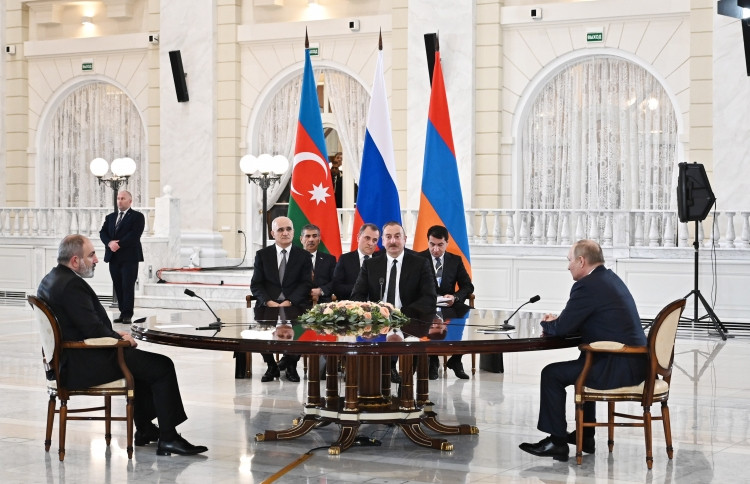 Soçidə Azərbaycan Prezidentinin Rusiya Prezidenti və Ermənistanın Baş naziri ilə görüşü olub <font color='red'> - YENİLƏNİB 2</font><font color=red> - FOTOLAR</font>