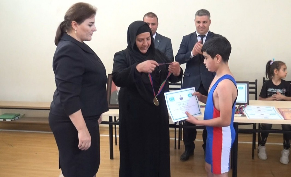 Məktəblilər güləş birinciliyini şəhid Ümid Novruzlunun əziz xatirəsinə həsr ediblər <font color=red> - FOTOLAR</font>