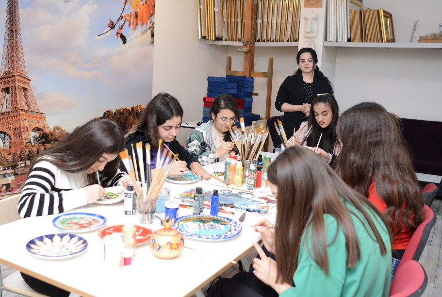 NDU-da keramika nümunələrindən ibarət sərgi keçirilib<font color=red> - FOTOLAR</font>
