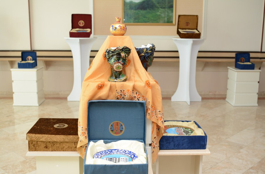 NDU-da keramika nümunələrindən ibarət sərgi keçirilib<font color=red> - FOTOLAR</font>