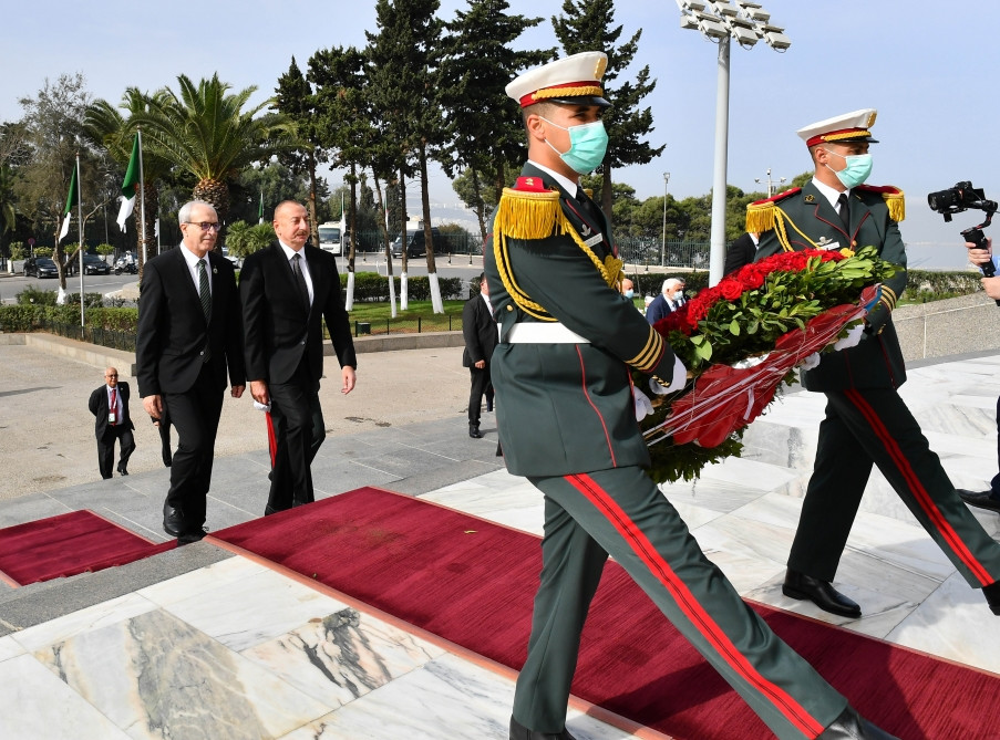Prezident İlham Əliyev paytaxt Əlcəzairdə Şəhidlər abidəsini və Milli Mücahidlər Muzeyini ziyarət edib<font color='red'> - YENİLƏNİB 3</font><font color=red> - FOTOLAR</font>
