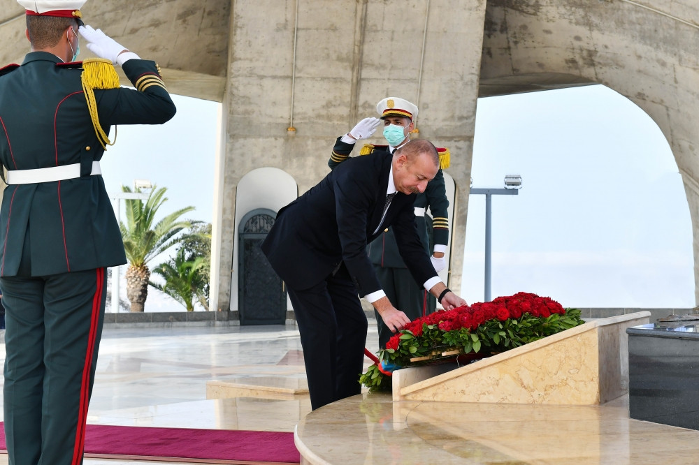 Prezident İlham Əliyev paytaxt Əlcəzairdə Şəhidlər abidəsini və Milli Mücahidlər Muzeyini ziyarət edib<font color='red'> - YENİLƏNİB 3</font><font color=red> - FOTOLAR</font>