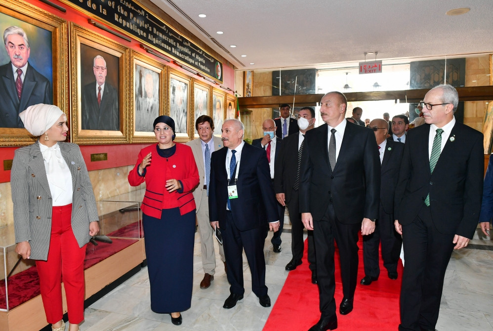 Prezident İlham Əliyev paytaxt Əlcəzairdə Şəhidlər abidəsini və Milli Mücahidlər Muzeyini ziyarət edib<font color='red'> - YENİLƏNİB 3</font><font color=red> - FOTOLAR</font>