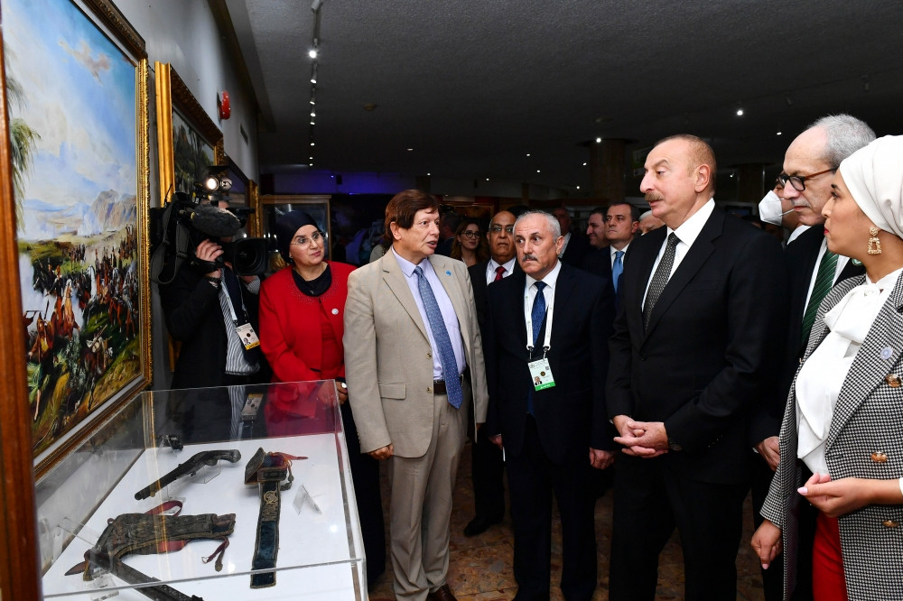 Prezident İlham Əliyev paytaxt Əlcəzairdə Şəhidlər abidəsini və Milli Mücahidlər Muzeyini ziyarət edib<font color='red'> - YENİLƏNİB 3</font><font color=red> - FOTOLAR</font>