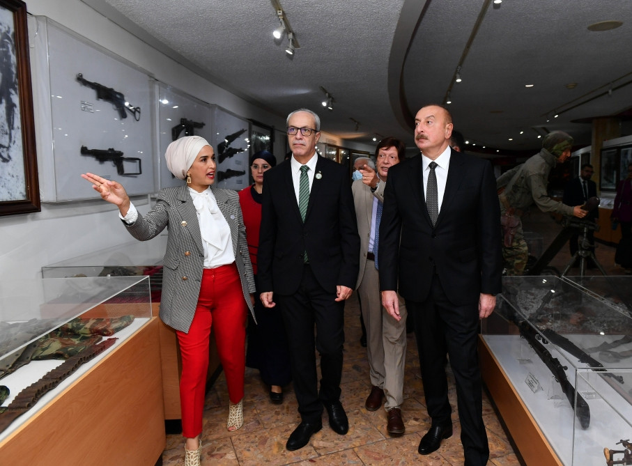 Prezident İlham Əliyev paytaxt Əlcəzairdə Şəhidlər abidəsini və Milli Mücahidlər Muzeyini ziyarət edib<font color='red'> - YENİLƏNİB 3</font><font color=red> - FOTOLAR</font>