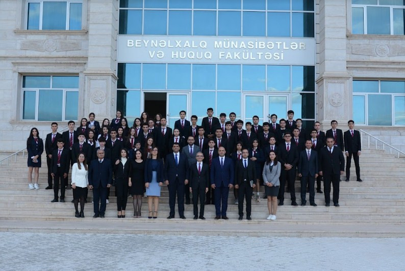 Türkiyənin Naxçıvandakı baş konsulu tələbələrlə görüşüb<font color=red> - FOTOLAR</font>