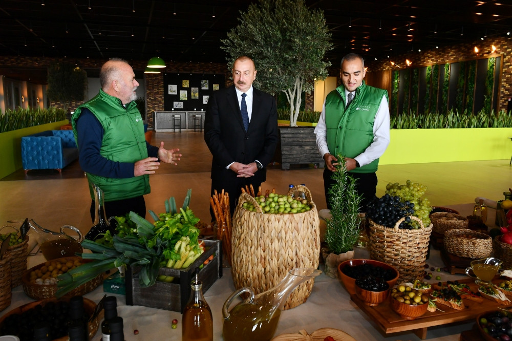 Prezident İlham Əliyev Zirə qəsəbəsində zeytun yağı və süfrəlik zeytun məhsullarının emalı zavodunun açılışında iştirak edib<font color='red'> - YENİLƏNİB</font><font color=red> - FOTOLAR</font>