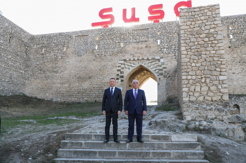 Azərbaycanın Baş naziri və Türkiyənin Vitse-prezidenti Şuşa şəhərində olublar<font color=red> - FOTOLAR</font>