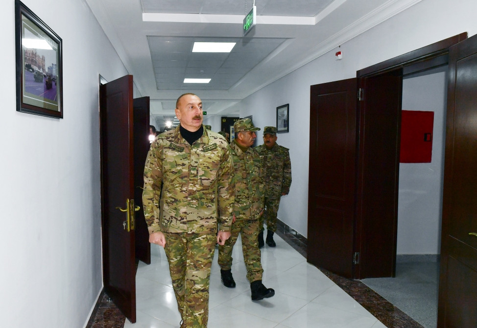 Prezident İlham Əliyev Füzuli rayonunda Müdafiə Nazirliyinin yeni istifadəyə verilmiş “N” saylı hərbi hissəsində yaradılan şəraitlə tanış olub<font color='red'> - YENİLƏNİB</font><font color=red> - FOTOLAR</font>
