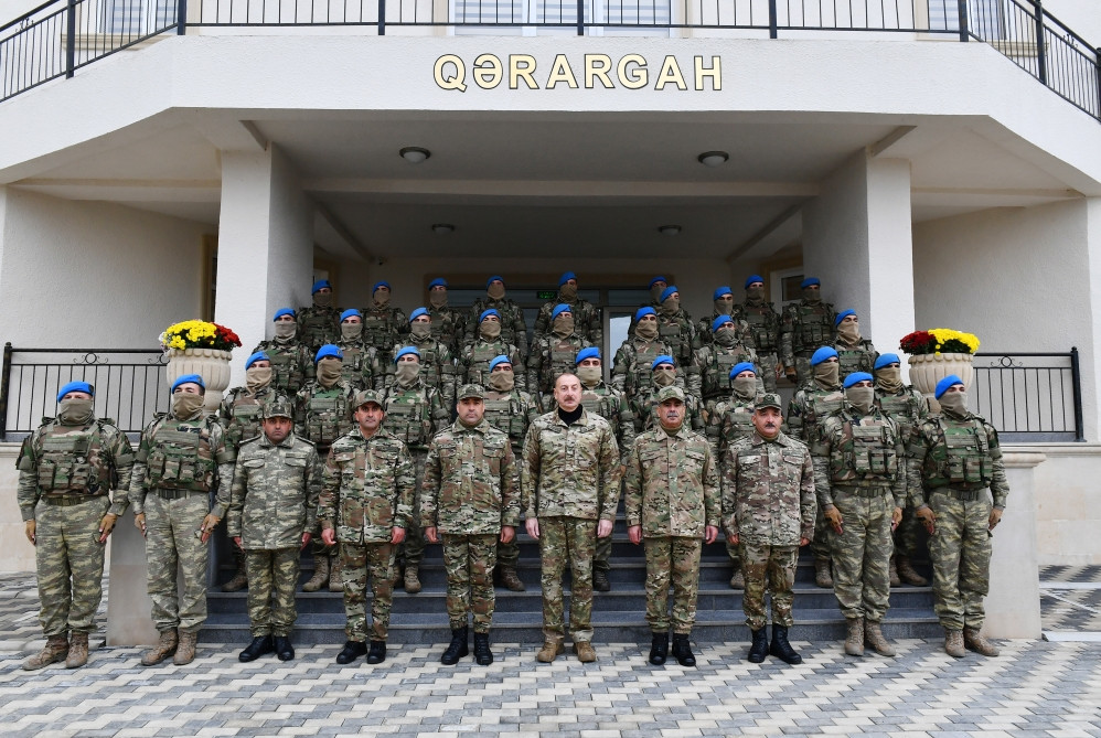 Prezident İlham Əliyev Füzuli rayonunda Müdafiə Nazirliyinin yeni istifadəyə verilmiş “N” saylı hərbi hissəsində yaradılan şəraitlə tanış olub<font color='red'> - YENİLƏNİB</font><font color=red> - FOTOLAR</font>