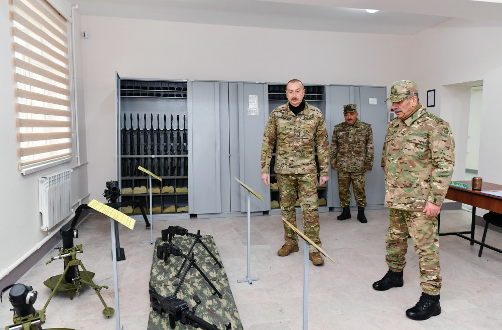Prezident İlham Əliyev Füzuli rayonunda Müdafiə Nazirliyinin yeni istifadəyə verilmiş “N” saylı hərbi hissəsində yaradılan şəraitlə tanış olub<font color='red'> - YENİLƏNİB</font><font color=red> - FOTOLAR</font>