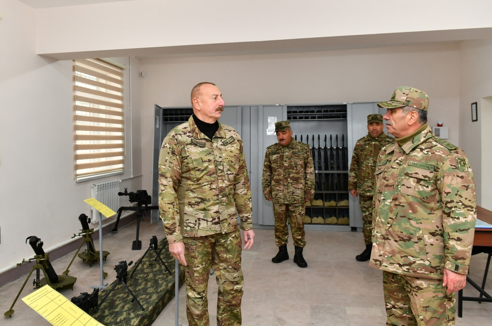 Prezident İlham Əliyev Füzuli rayonunda Müdafiə Nazirliyinin yeni istifadəyə verilmiş “N” saylı hərbi hissəsində yaradılan şəraitlə tanış olub<font color='red'> - YENİLƏNİB</font><font color=red> - FOTOLAR</font>