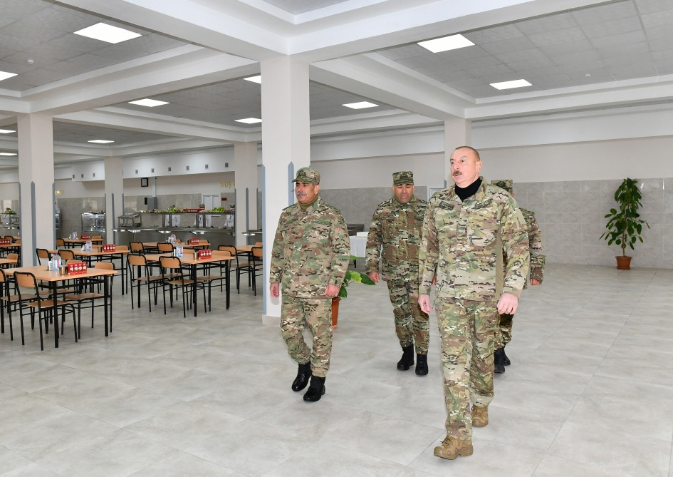 Prezident İlham Əliyev Füzuli rayonunda Müdafiə Nazirliyinin yeni istifadəyə verilmiş “N” saylı hərbi hissəsində yaradılan şəraitlə tanış olub<font color='red'> - YENİLƏNİB</font><font color=red> - FOTOLAR</font>