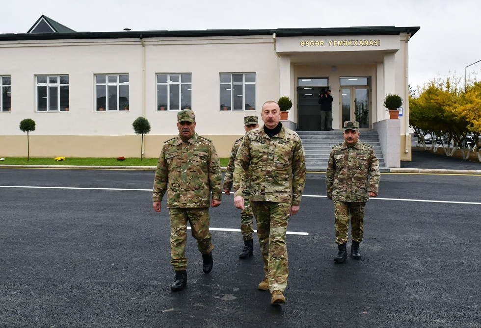 Prezident İlham Əliyev Füzuli rayonunda Müdafiə Nazirliyinin yeni istifadəyə verilmiş “N” saylı hərbi hissəsində yaradılan şəraitlə tanış olub<font color='red'> - YENİLƏNİB</font><font color=red> - FOTOLAR</font>